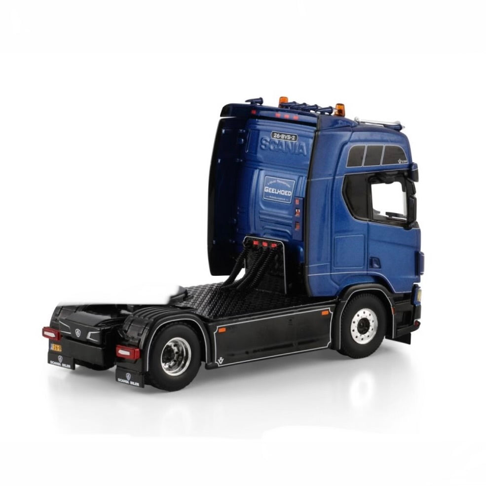 WSI Geelhoed Scania R Highline CR20H 4x2 1:50 Scale Model - Side View