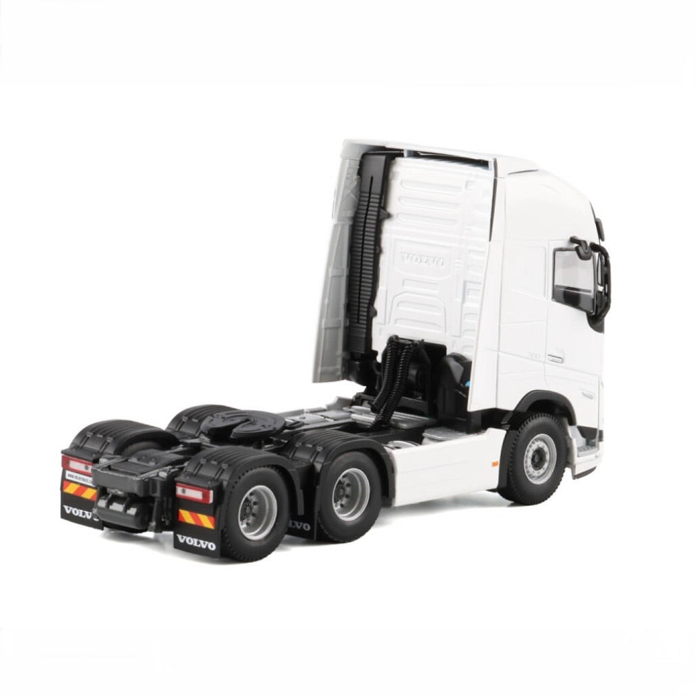 WSI White Line Volvo FH5 MY2024 Globetrotter XL 6x2 Tag Axle side view