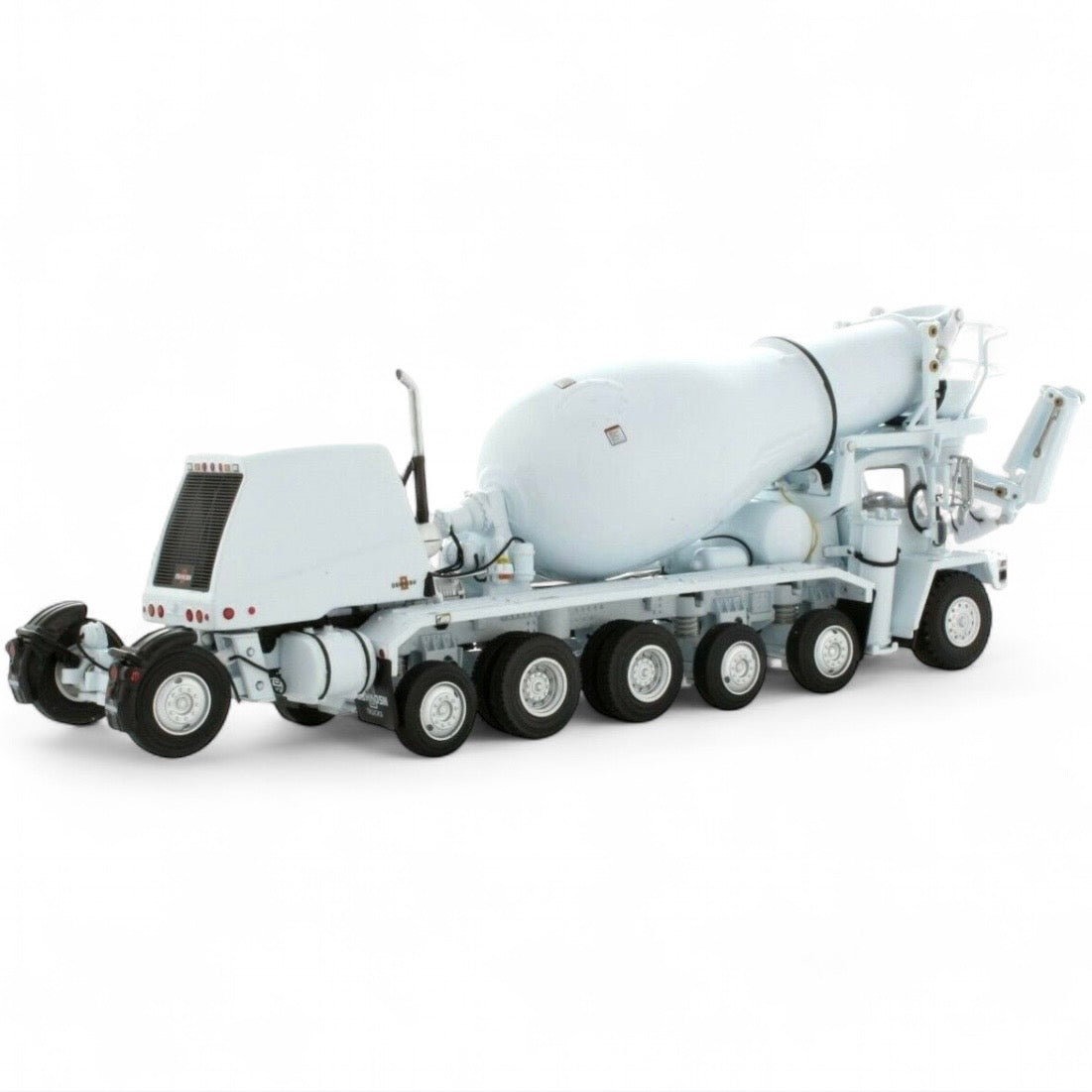 TWH Oshkosh S-Series Front Discharge Mixer - White*