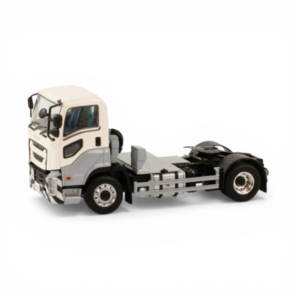 Isuzu Giga Short Cab 4x2 White / Grey