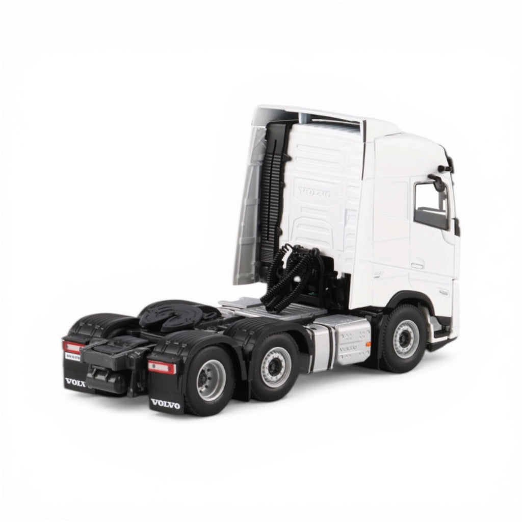 WSI White Line Volvo FH Aero Globetrotter 6x2 Twin Steer 1:50 scale model