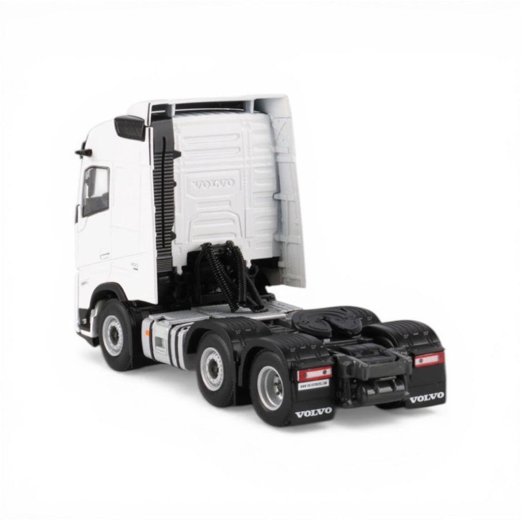 WSI White Line Volvo FH Aero Globetrotter 6x2 Twin Steer 1:50 scale model