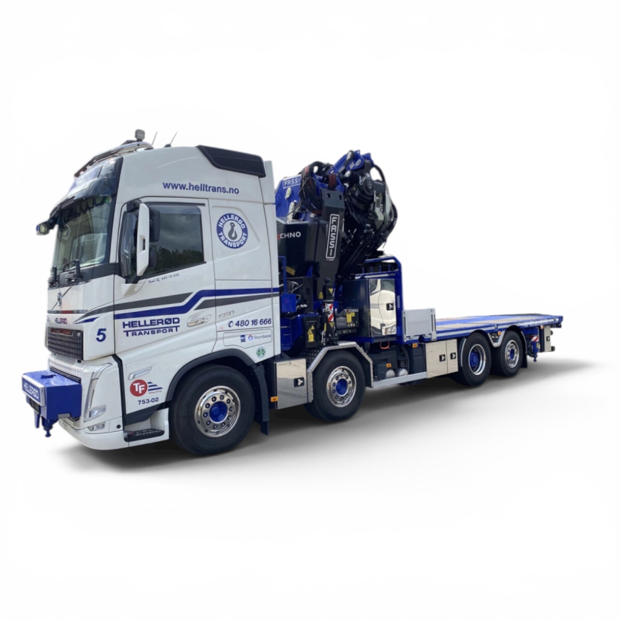 WSI Hellerød Transport Volvo FH5 Globetrotter Rigid Flatbed Truck 8x2 Tag Axle with Fassi 1100 + Jib 1:50 Scale Model - Front View