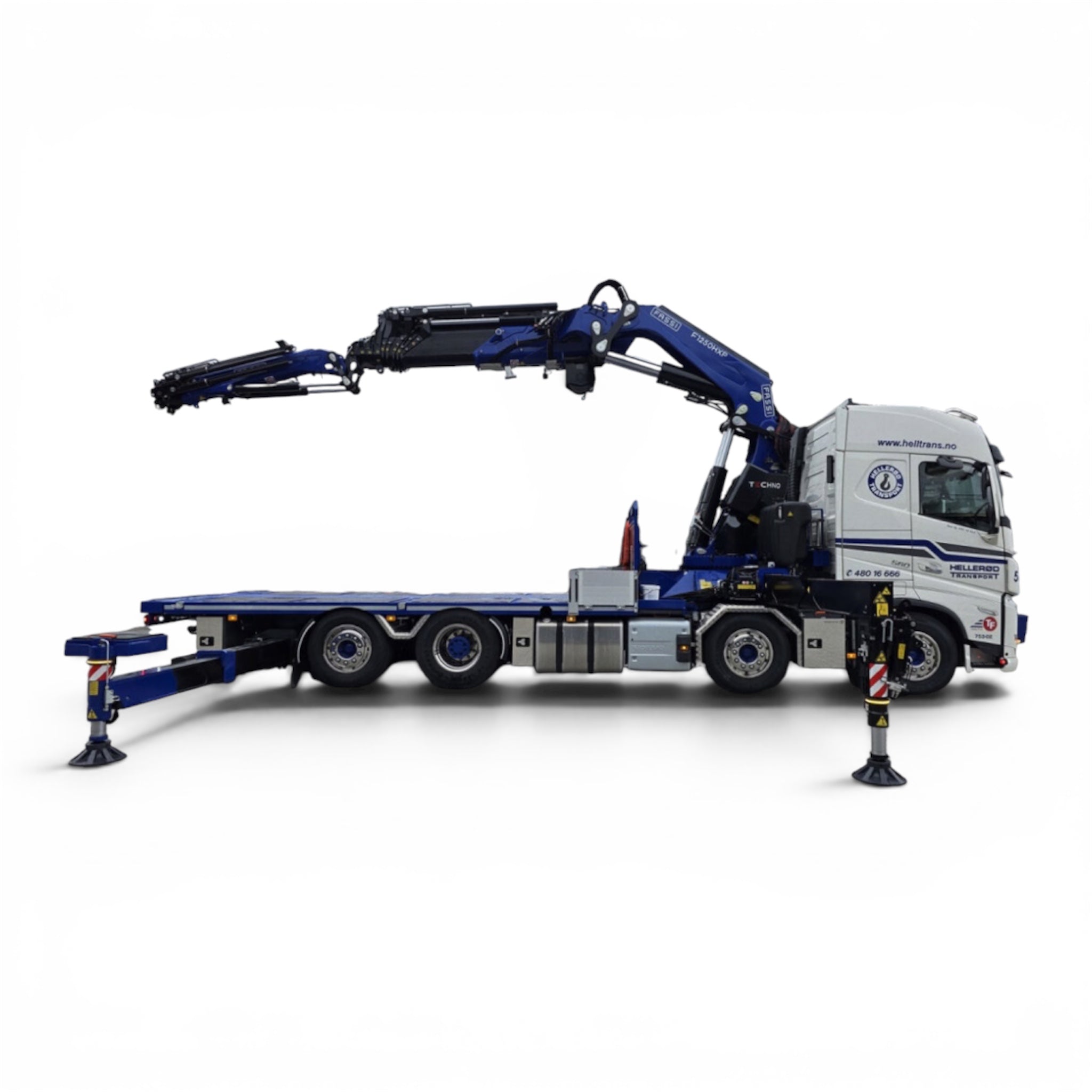 WSI Hellerød Transport Volvo FH5 Globetrotter Rigid Flatbed Truck 8x2 Tag Axle with Fassi 1100 + Jib 1:50 Scale Model - detail View